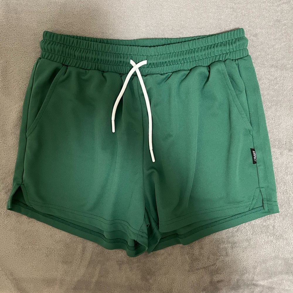 Men’s Green Mesh Shorts Size M